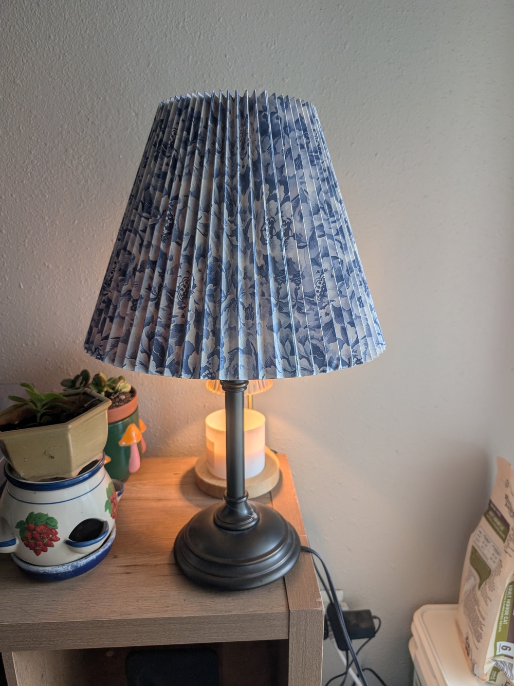 Blue Floral pleated Lamp